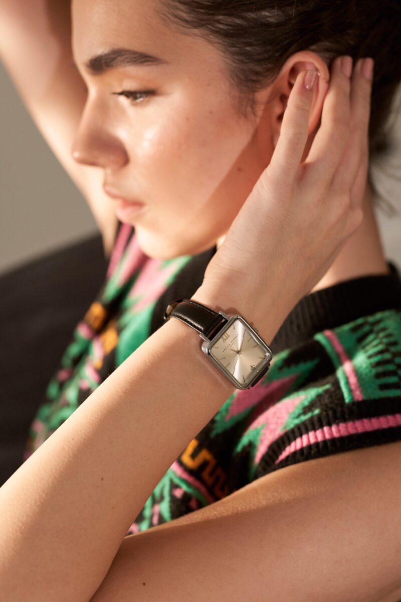 Island Escape Black Leather - Image 2