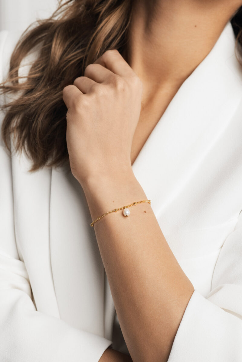 Berthe Pearl Gold Bracelet - Image 8