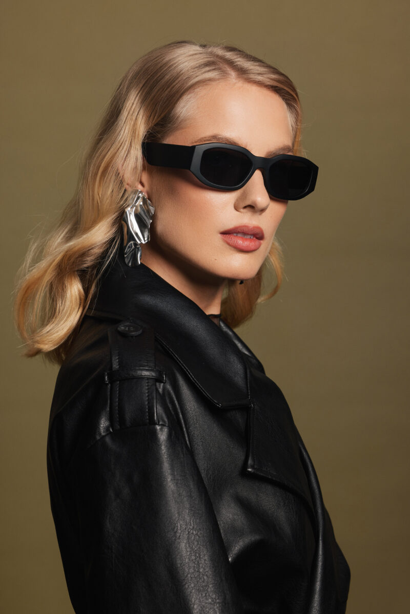 Femme Fatale Black - Image 14