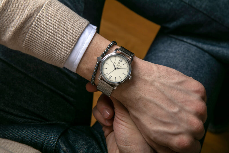 Geneva white dial silver mesh - Image 18