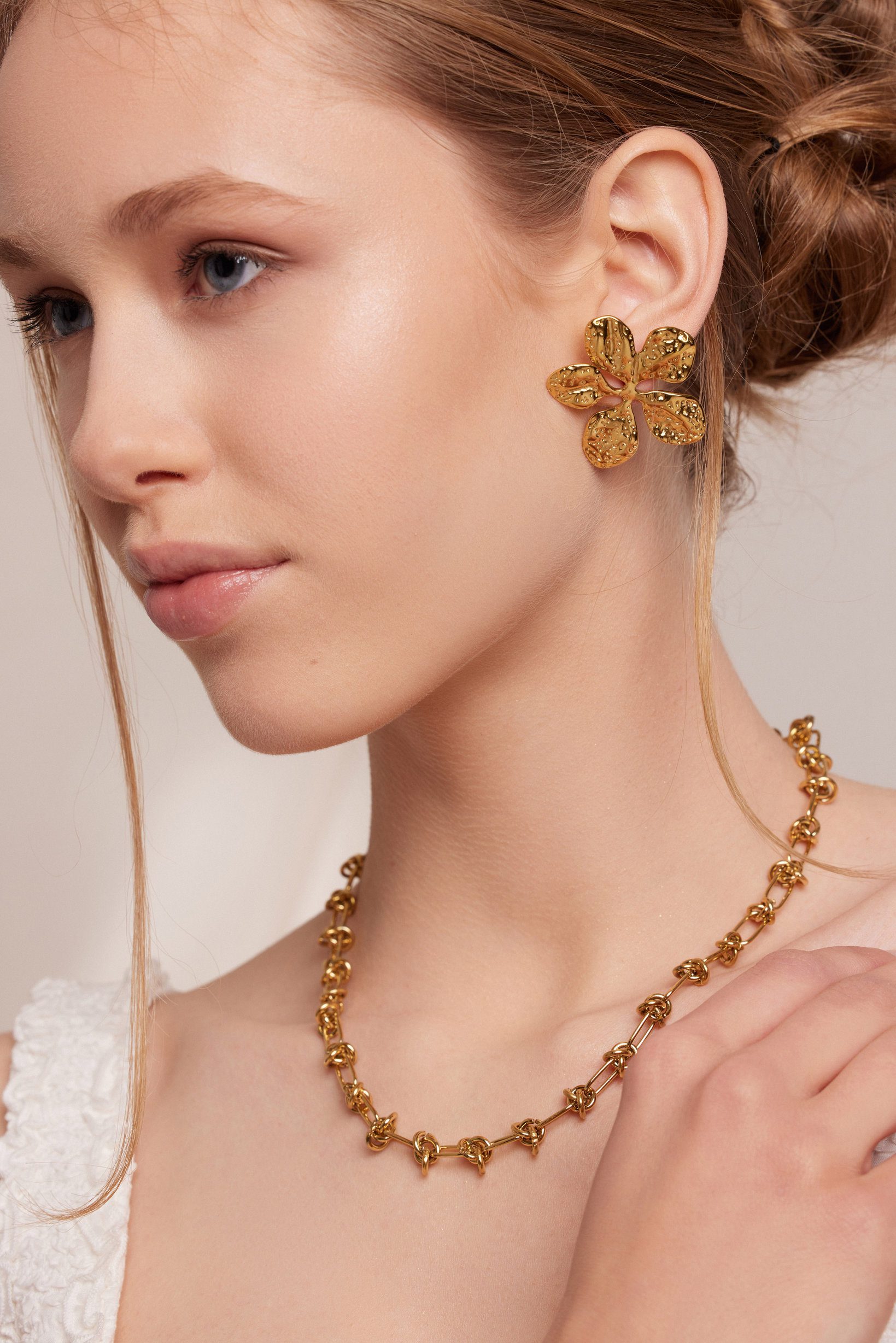Zavira in Gold - Image 3